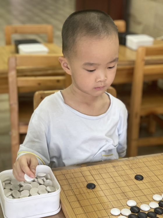 觀棋不語的小棋手_副本.jpg