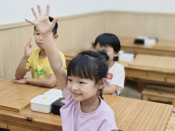 在歡樂(lè)的課堂里，孩子們沉浸在愉悅的氛圍中，享受著每一次的探索與學(xué)習(xí)~_副本.jpg